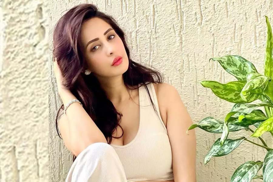 ২০১৩ সালে ফারহান মির্জাকে বিয়ে করেন চাহত। অভিনেত্রীর অভিযোগ, বিয়ের পর চাহতের উপর শারীরিক এবং মানসিক অত্যাচার করতেন ফারহান। ২০১৮ সালে বিবাহবিচ্ছেদের সিদ্ধান্ত নেন চাহত। বর্তমানে সন্তানদের নিয়ে দিন কাটাচ্ছেন অভিনেত্রী।