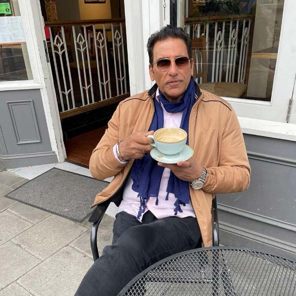 কেশনীকে বিয়ের পর ফিজি থেকে নিউ জ়িল্যান্ড চলে যান মুকেশ। সেখানে গিয়ে মডেল হিসাবে কাজ করা শুরু করেন। নিজের পেশাগত জীবন নিয়ে সন্তুষ্ট ছিলেন না মুকেশ। প্রায় সাত বছর ধরে নিউ জ়িল্যান্ডে ছিলেন তিনি। মডেলিং নিয়ে মুকেশ এতটাই আশাহত হয়ে পড়েছিলেন যে, সব ছেড়ে আবার ভারতে ফিরে যান তিনি।