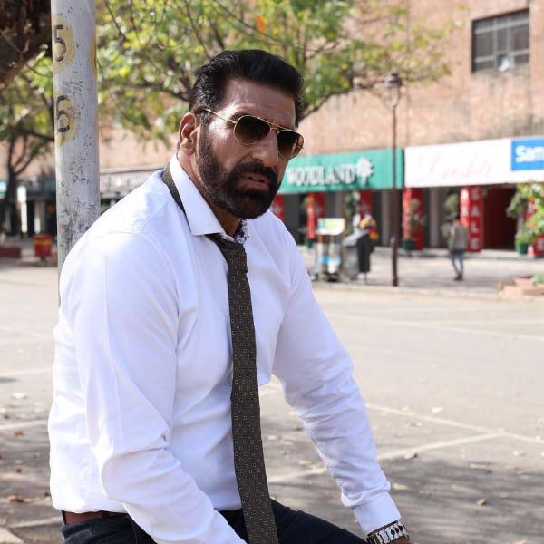 বর্তমানে অভিনয়জগৎ থেকে ধীরে ধীরে সরে গিয়েছেন মুকেশ। এক সময় খলনায়কের মূল চরিত্রে অভিনয় করলেও এখন বড় পর্দায় ছোটখাটো চরিত্রে অভিনয় করতে দেখা যায় তাঁকে।