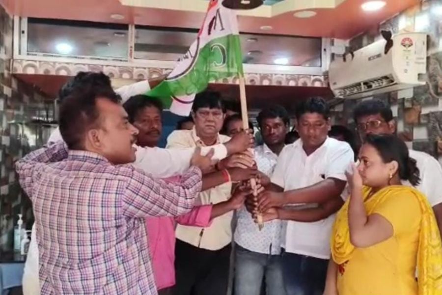 Congress Panchayat members join TMC in Kandi