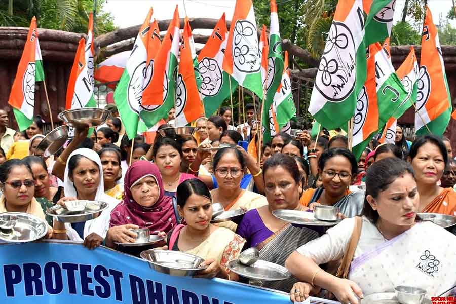TMC’s woman wing announces a month-long program against the central government on Manipur violence 