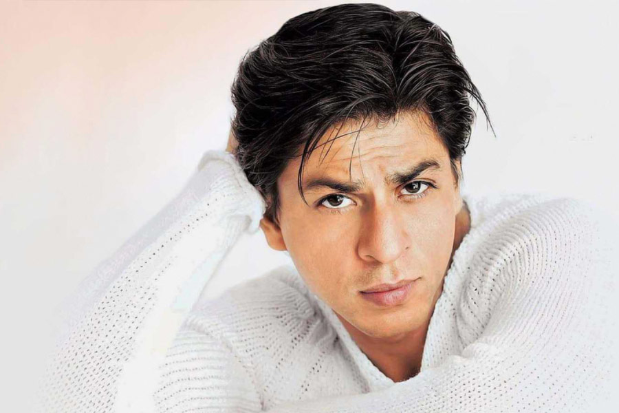 আলাপের পর হেমার বোন এবং ধর্মেন্দ্র দু’জনেরই পছন্দ হয় শাহরুখকে। নিজের সিদ্ধান্তের উপর সামান্য ভরসা এলেও হেমা তাঁর ‘গুরু মা’র সঙ্গে এই বিষয়ে আলোচনা করার জন্য দেখা করেন।