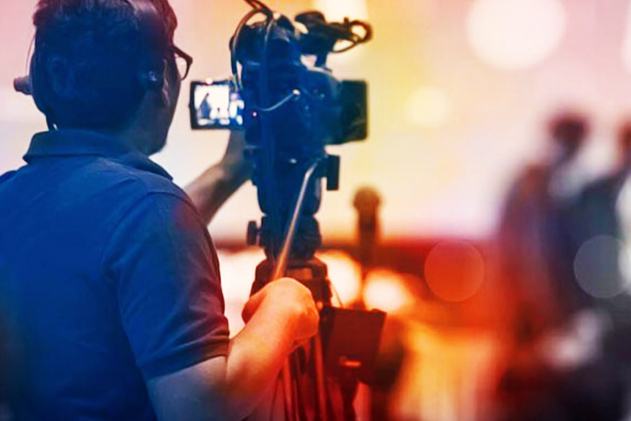 বলিপাড়া সূত্রে খবর, মোট সম্পত্তির নিরিখে যে বলি প্রযোজক এগিয়ে রয়েছেন তাঁর কাছে ১২ হাজার ৮০০ টাকার সম্পত্তি রয়েছে।