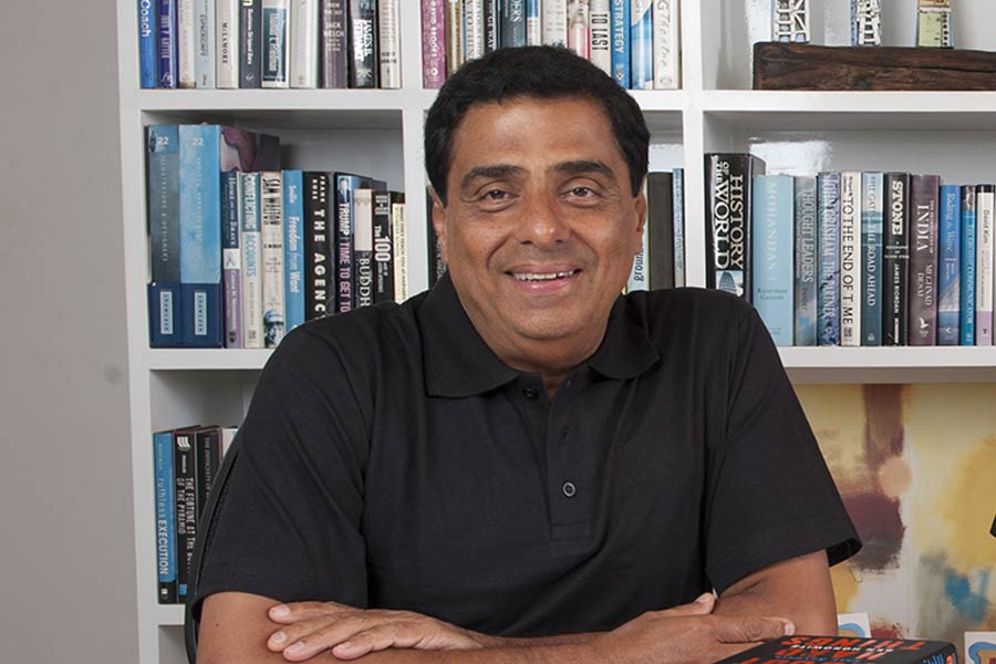 ‘স্বদেশ’, ‘যোধা আকবর’, ‘বরফি’, ‘চেন্নাই এক্সপ্রেস’-এর মতো একাধিক হিন্দি ছবির পাশাপাশি টেলিভিশন ধারাবাহিকের প্রযোজনার দায়িত্বেও ছিল রনির সংস্থা।