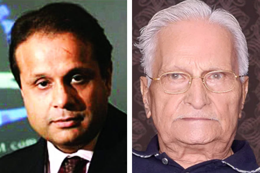 ইরোস প্রযোজনা সংস্থার মালিক অর্জন এবং কিশোর লল্লা দু’জনে যুগ্ম ভাবে তৃতীয় স্থান অধিকার করেছেন। অর্জন এবং কিশোরের মোট সম্পত্তির পরিমাণ ৭ হাজার ৪০০ কোটি টাকা।