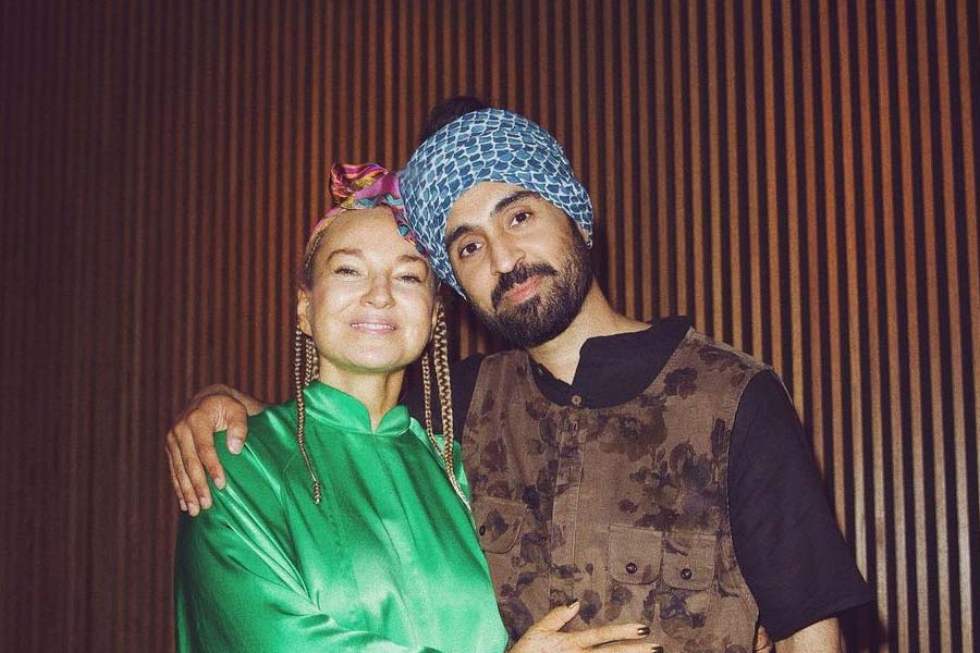 Punjabi singer Diljit Dosanjh hugs international singer Sia and shares picture on social media 