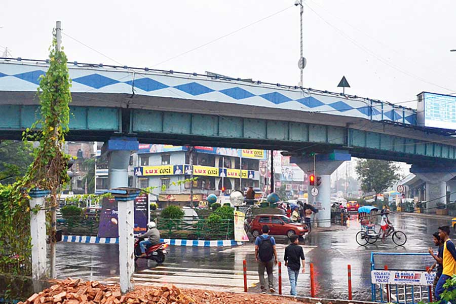 Condition of Chingrighata flyover is dangerous, KMDA will conduct health check by third party 