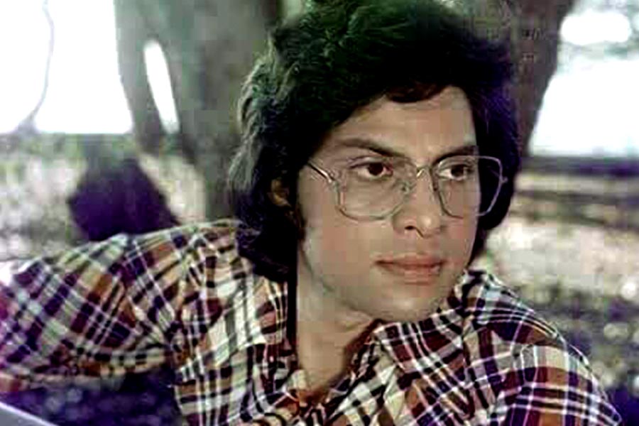 এর পর অমিতাভ বচ্চন, রণধীর কপূর, আমজাদ খান, নাসিরুদ্দিন শাহের মতো বলি অভিনেতাদের সঙ্গে একই ছবিতে কাজ করলেও মুখ্যচরিত্রে অভিনয়ের সুযোগ কোনও দিন পাননি বিজয়েন্দ্র। দ্বিতীয় অভিনেতা হিসাবেই বলিপাড়ায় নিজের পরিচিতি তৈরি করে ফেলেন তিনি।