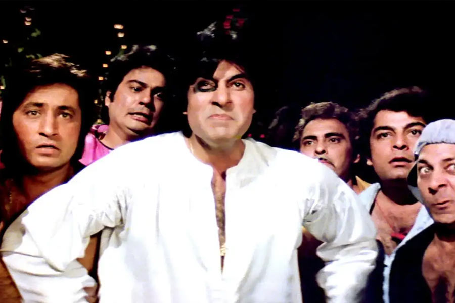 বড় পর্দায় খলনায়কের চরিত্রে হোক বা টেলিভিশনের পর্দায় অভিনয়, জনপ্রিয় হওয়ার জন্য কোনও কিছুই বাদ দেননি বিজয়েন্দ্র। ‘সত্তে পে সত্তা’, ‘প্রেম রোগ’, ‘রাজিয়া সুলতান’-এর মতো জনপ্রিয় ছবি নিজের কেরিয়ারের ঝুলিতে যোগ করেছেন তিনি।