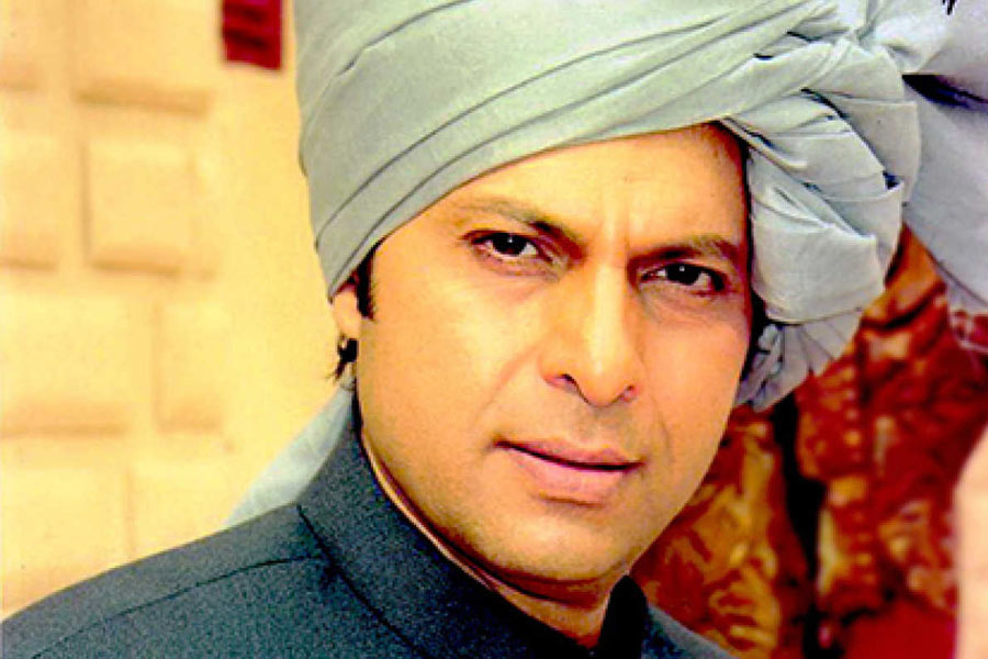 নিকির সঙ্গে বিবাহবিচ্ছেদের পর বহু দিন একা ছিলেন বিজয়েন্দ্র। তার পর গোয়ালিয়রের বাসিন্দা অবন্তিকাকে বিয়ে করেন তিনি। পেশায় চিত্রশিল্পী অবন্তিকা এবং কন্যাসন্তান নিয়ে বর্তমানে ইনদওরে থাকেন বিজয়েন্দ্র। শাহি পরিবারের পুত্র, বলিপাড়ার অভিনেতা বিজয়েন্দ্রএখন ইনদওরে সমাজসেবার সঙ্গে যুক্ত রয়েছেন।