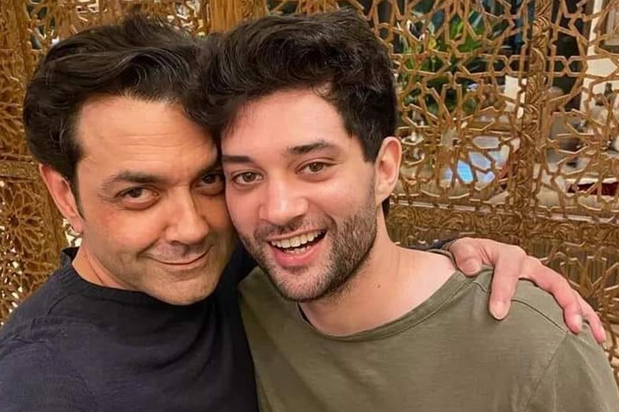 Bollywood actor Sunny Deol requested Sara Ali Khan to cast with Karan Deol in Pal Pal Dil Ke Paas but Amrita Singh refused 