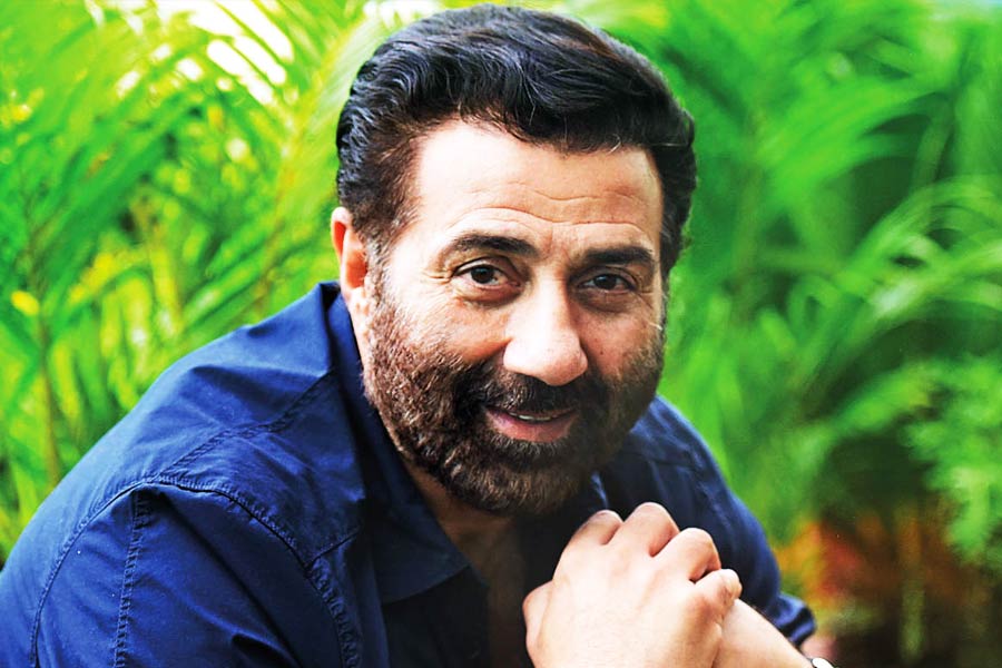 Bollywood actor Sunny Deol requested Sara Ali Khan to cast with Karan Deol in Pal Pal Dil Ke Paas but Amrita Singh refused 