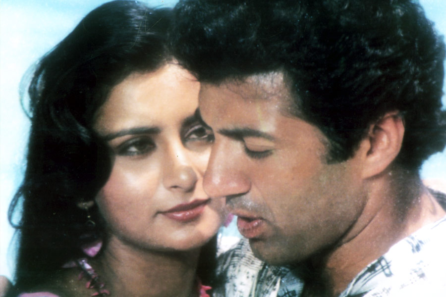 ১৯৮৪ সালে প্রেক্ষাগৃহে মুক্তি পেয়েছিল ‘সোহনী মহিবাল’ ছবিটি। পুনমের এই ছবিতে সহ-অভিনেতা হিসাবে কাজ করেছিলেন সানি। সানির সঙ্গে পুনমের বন্ধুত্বপূর্ণ সম্পর্ক রয়েছে বলেও জানান অভিনেতা।