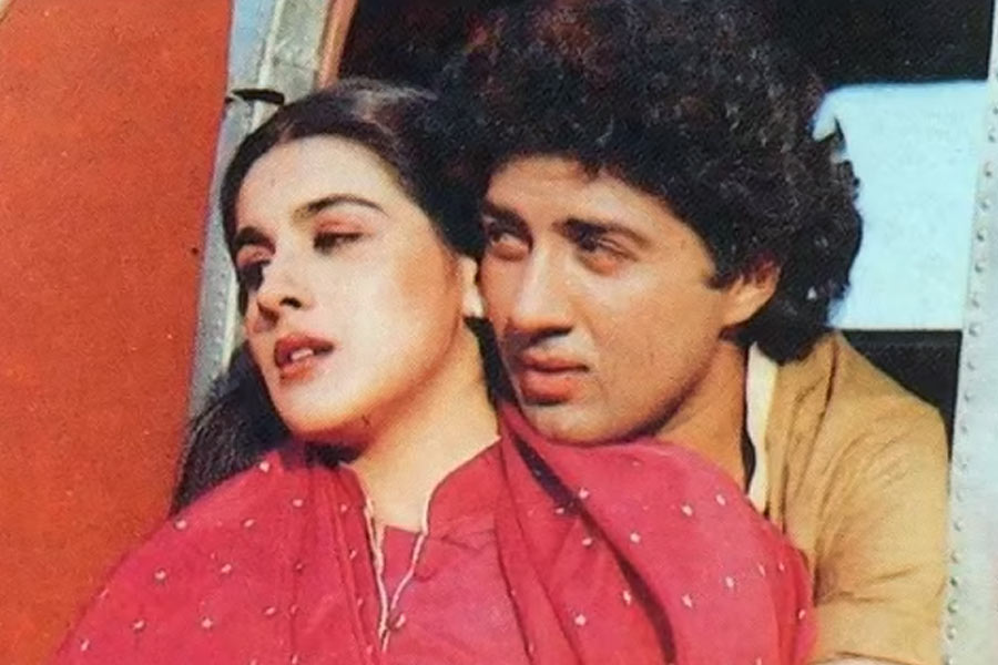 Bollywood actor Sunny Deol requested Sara Ali Khan to cast with Karan Deol in Pal Pal Dil Ke Paas but Amrita Singh refused 