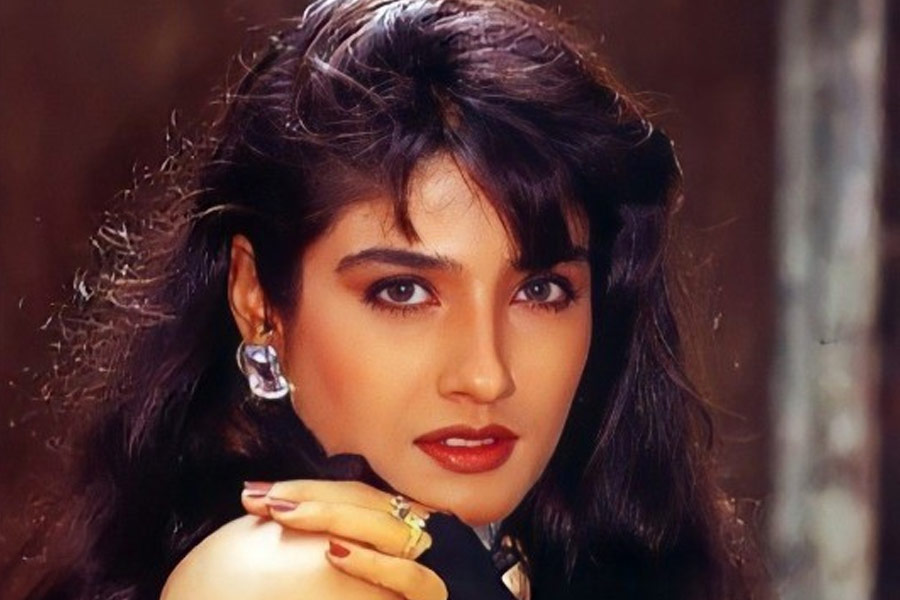 ডিম্পলের সঙ্গে ১১ বছর সম্পর্কে থাকার পর গোপনে অভিনেত্রীকে বিয়ে করেন সানি। কিন্তু সেই সম্পর্কের কথা কখনও প্রকাশ্যে আনেননি দুই তারকা। তবে ডিম্পলের সঙ্গে সানির সম্পর্ক নিয়ে আলোচনা বন্ধ হয়ে যায় যখন অভিনেতার সঙ্গে নাম জড়িয়ে পড়ে বলি অভিনেত্রী রবিনা টন্ডনের।