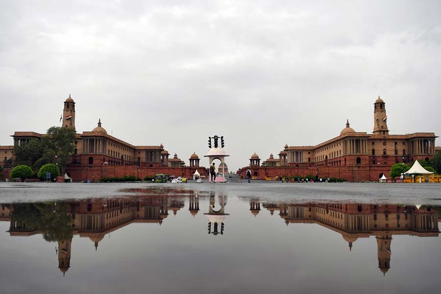 ভারতে তৈরি হতে চলেছে বিশ্বের বৃহত্তম জাদুঘর। যার নাম দেওয়া হয়েছে ‘যুগে যুগে ভারত’। রাজধানী দিল্লির বুকে তৈরি হতে চলেছে এই বিশালাকার জাতীয় সংগ্রহশালা। সূত্রের খবর, ভারতের পাঁচ হাজার বছরের পুরনো ইতিহাসের উল্লেখ এবং নিদর্শন থাকবে ‘যুগে যুগে ভারত’-এ। আর সেই কারণেই নাকি এই নামকরণ।