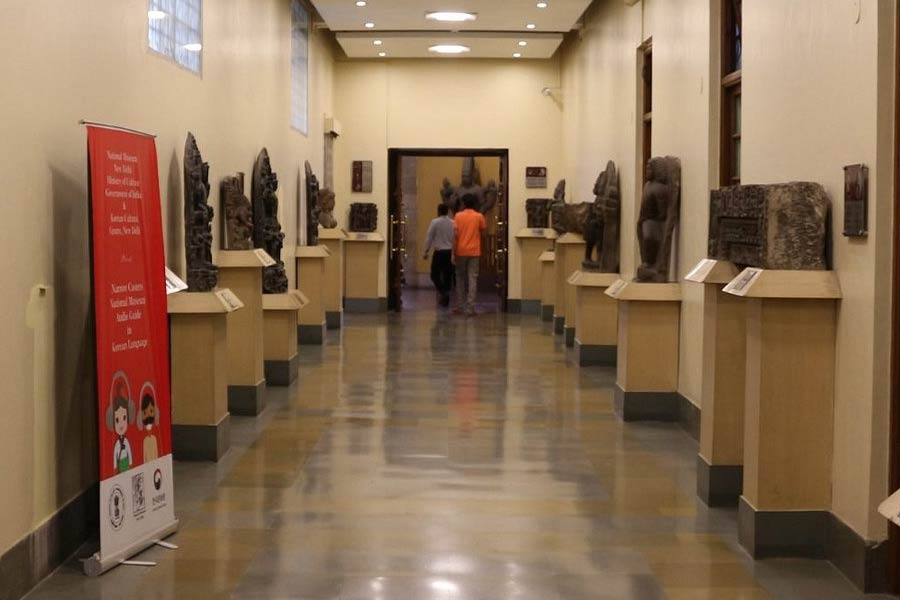 তৈরি হওয়ার পর ‘যুগে যুগে ভারত’-এর কক্ষ এবং সামনের বাগান কেমন দেখতে হবে, তার বর্ণনাও দিয়েছেন ভার্চুয়ালি সেই সংগ্রহশালা ঘুরে দেখা প্রত্যক্ষদর্শীরা৷