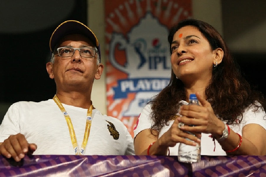 Meet bollywood actor Shah Rukh Khan's business partner Jay Mehta, married a renowned bollywood actress 