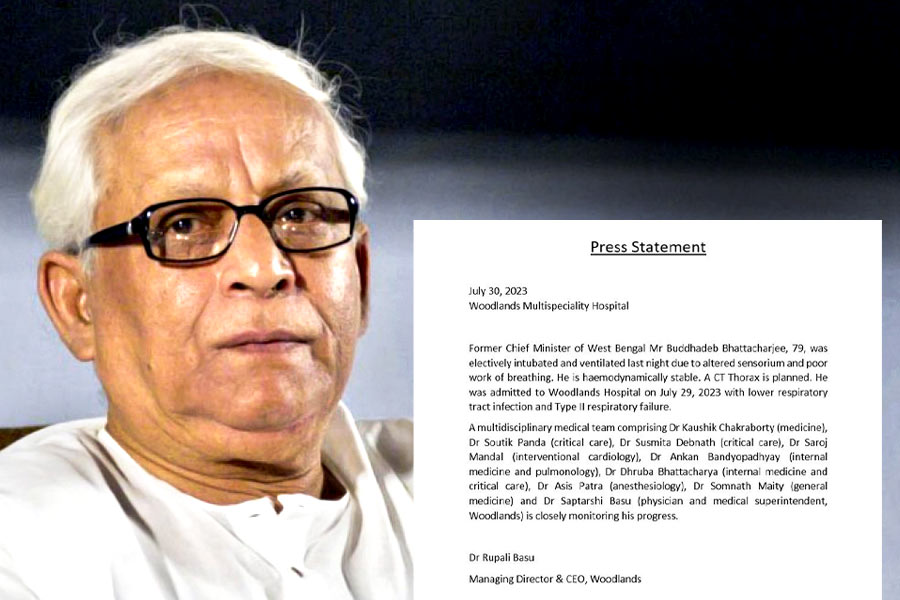 Image of Former CM Buddhadeb Bhattacharjee and his medical bulletin