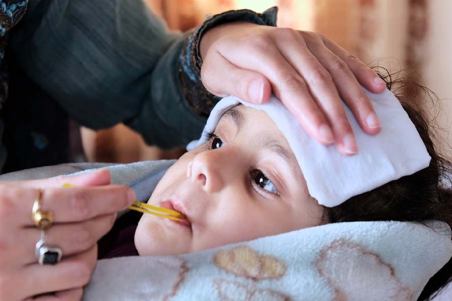 বর্ষার সময় ঘরের জানালায় নেট লাগানোর ব্যবস্থা করুন। 