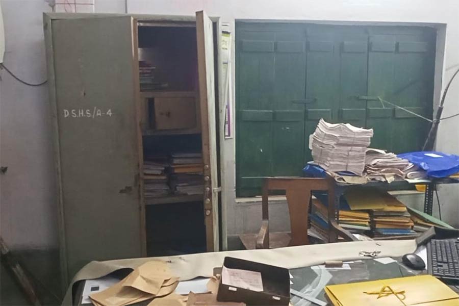 Thief had tea after stealing from schools at Memari