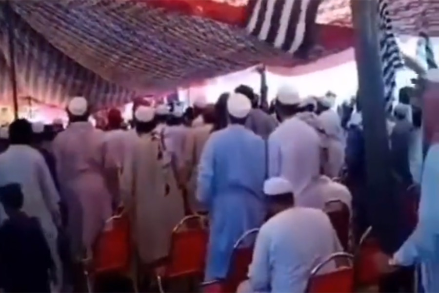 Videos show the moment bomb goes off at Pakistan rally, killed 44