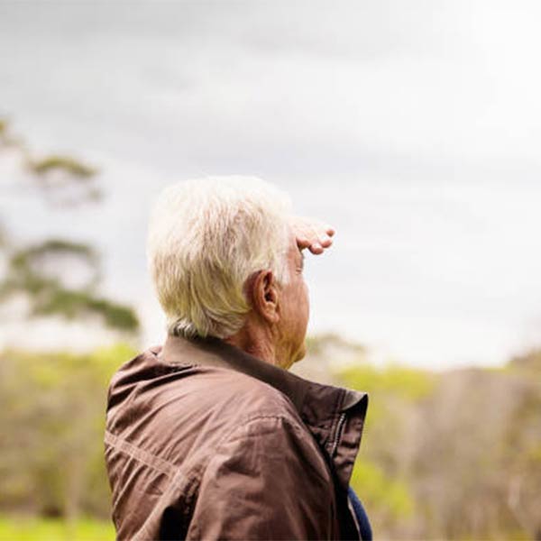 নিজের বাড়ি বিক্রি করতে চাইছিলেন ৭৫ বছরের এক বৃদ্ধ। তাই সংবাদপত্রে সম্পত্তি বিক্রির বিজ্ঞাপন দিয়েছিলেন। তাতেই ধেয়ে এল বিপদ। ১৮ জুলাই স্থানীয় থানার দ্বারস্থ হন তিনি।