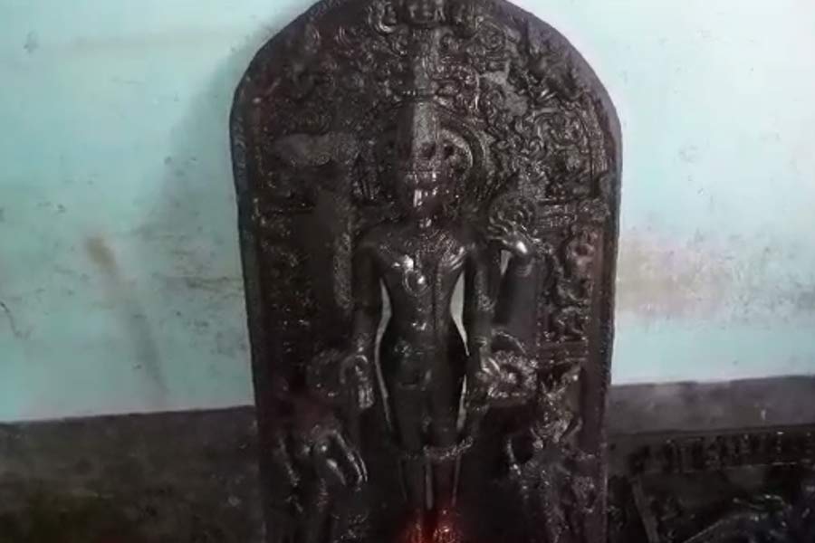 An old statue recovered from Bansihari of South Dinajpur dgtld