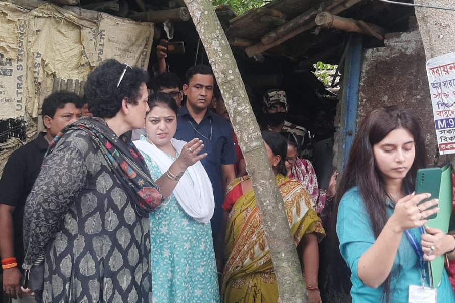 Chairperson National Commission for Women Rekha shrama visits Panchla to talk with BJP Candidate of Panchayat Election