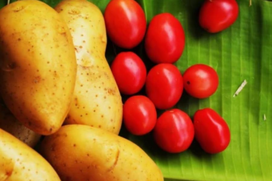 Image Of Potato And Tomato.
