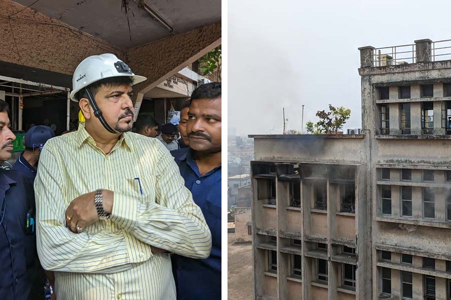 Fire incident in Central Avenue, Kolkata did not controlled after three hours by Fire Brigade 