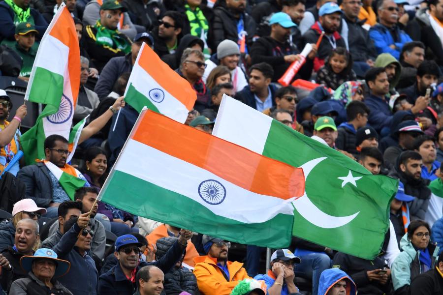 picture of India-Pakistan fans