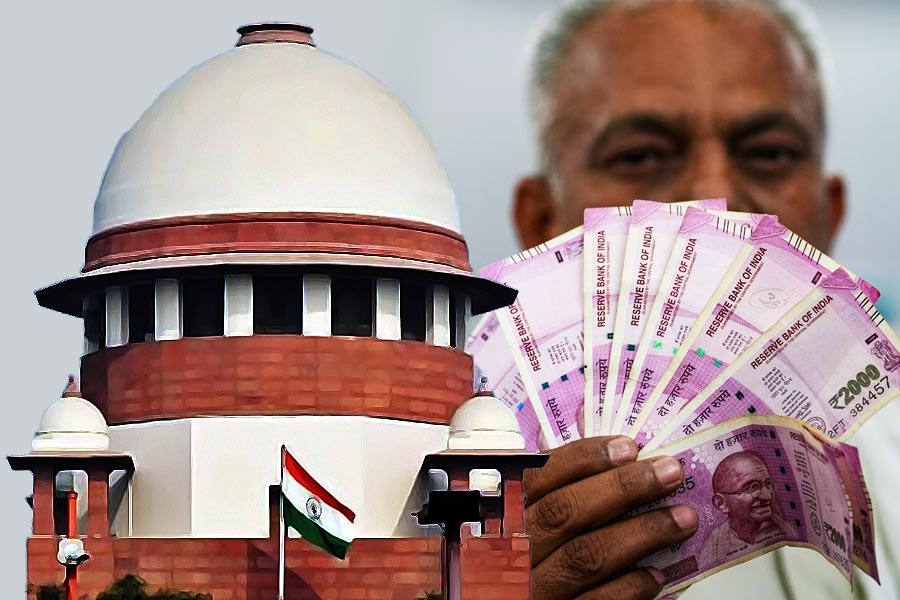 Image of Supreme court and two thousand rupees.