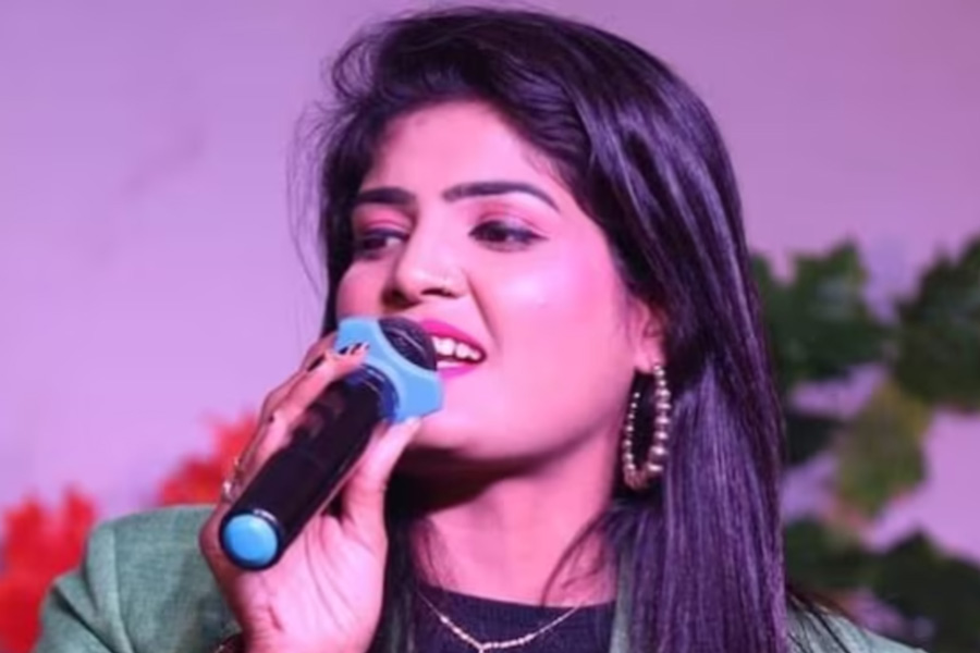 Bhojpuri singer Nisha Upadhyay shot at in celebratory firing during her show in Saran