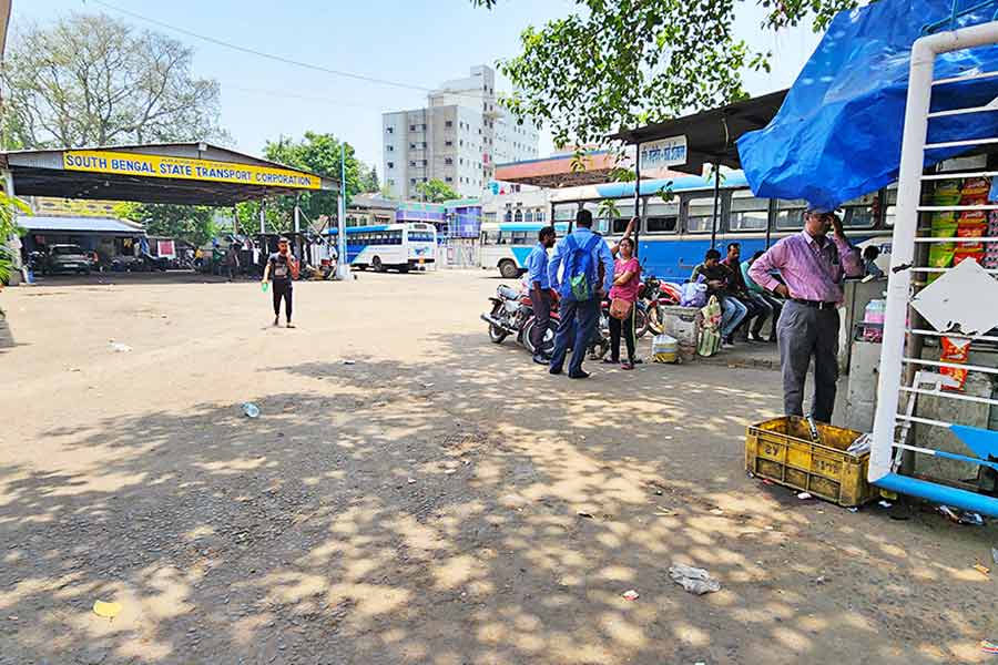 Government bus stand at Arambagh