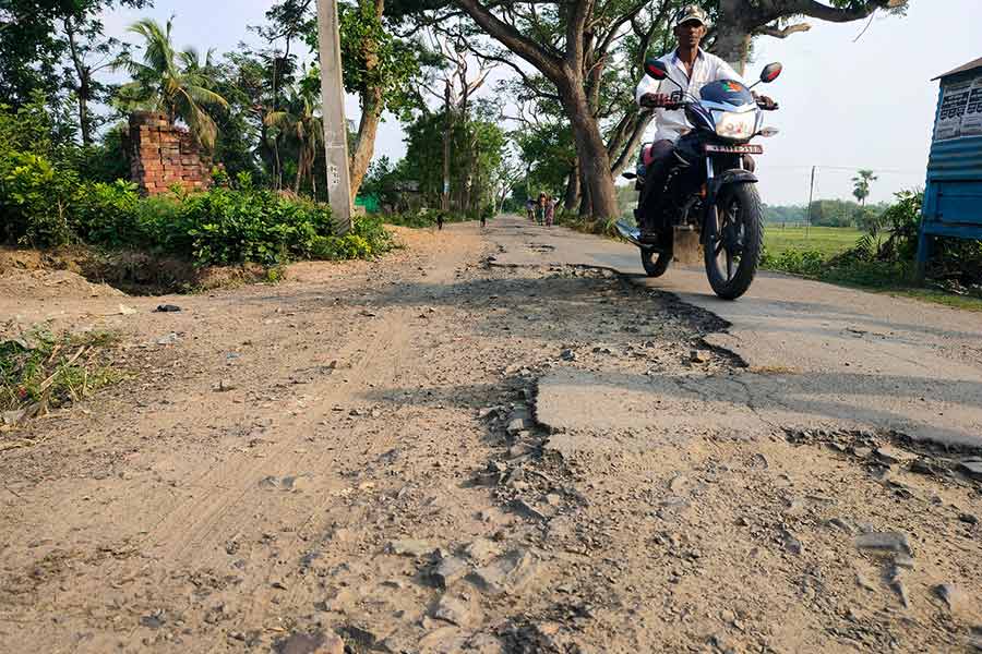 poor condition of road at Itachuna