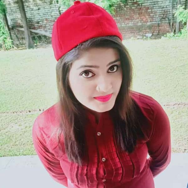 image of singer Nisha Upadhyay