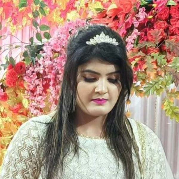 image of singer Nisha Upadhyay