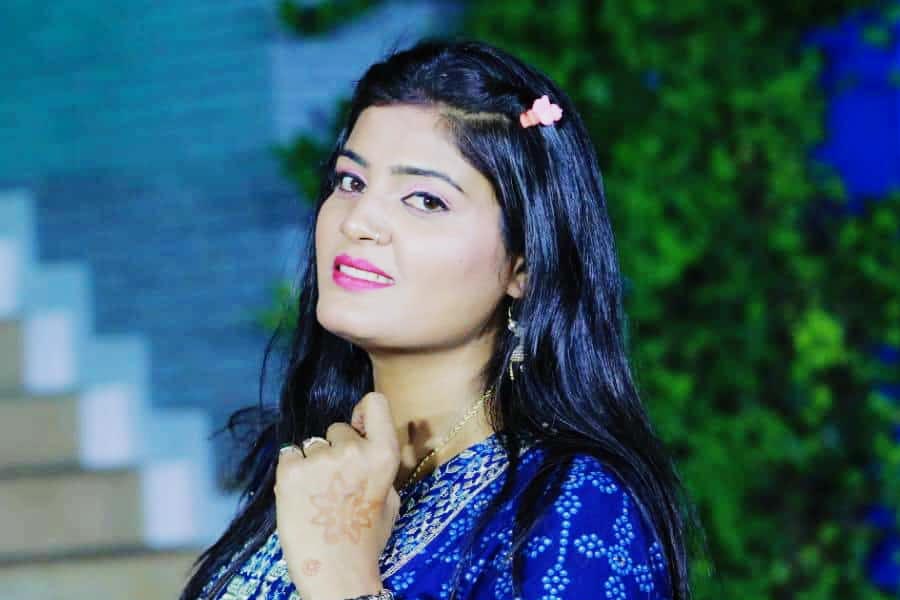 image of singer Nisha Upadhyay