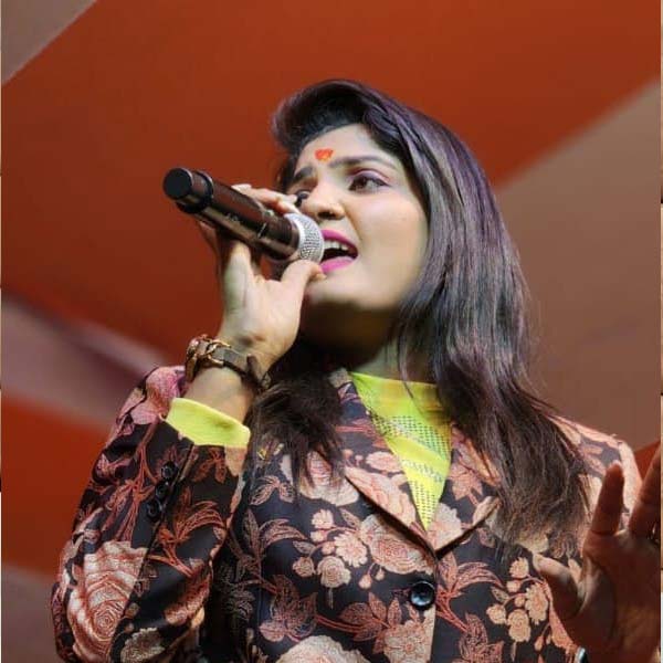 image of singer Nisha Upadhyay