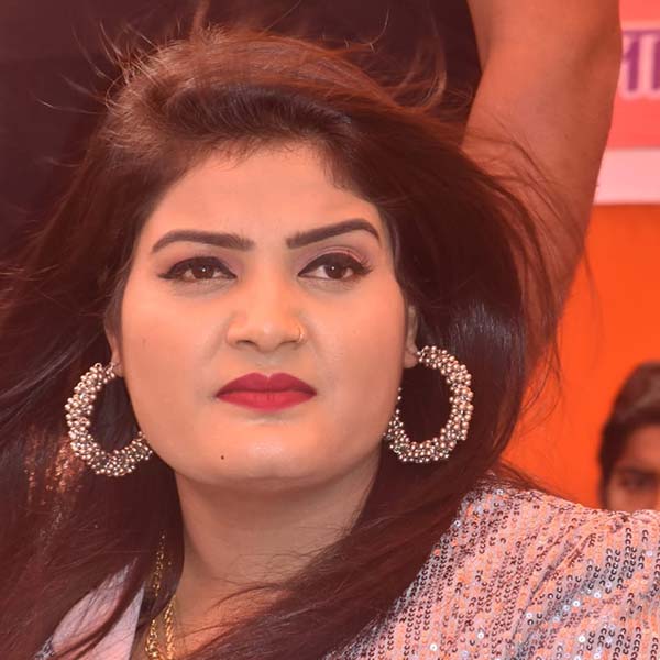 image of singer Nisha Upadhyay