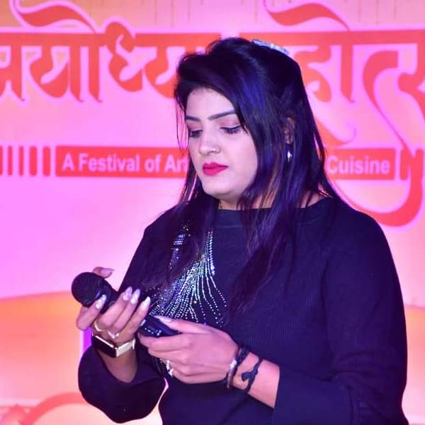 image of singer Nisha Upadhyay