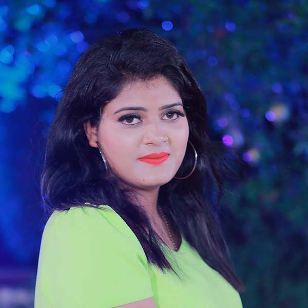 image of singer Nisha Upadhyay