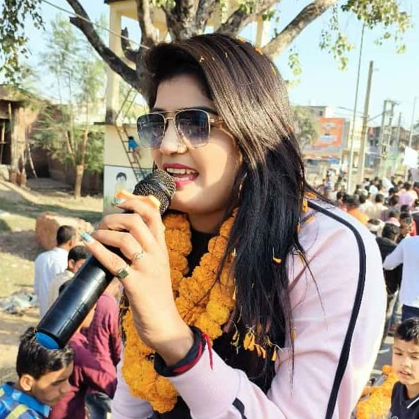 image of singer Nisha Upadhyay