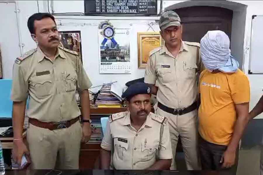 One arrested with huge ornaments by Katwa GRP
