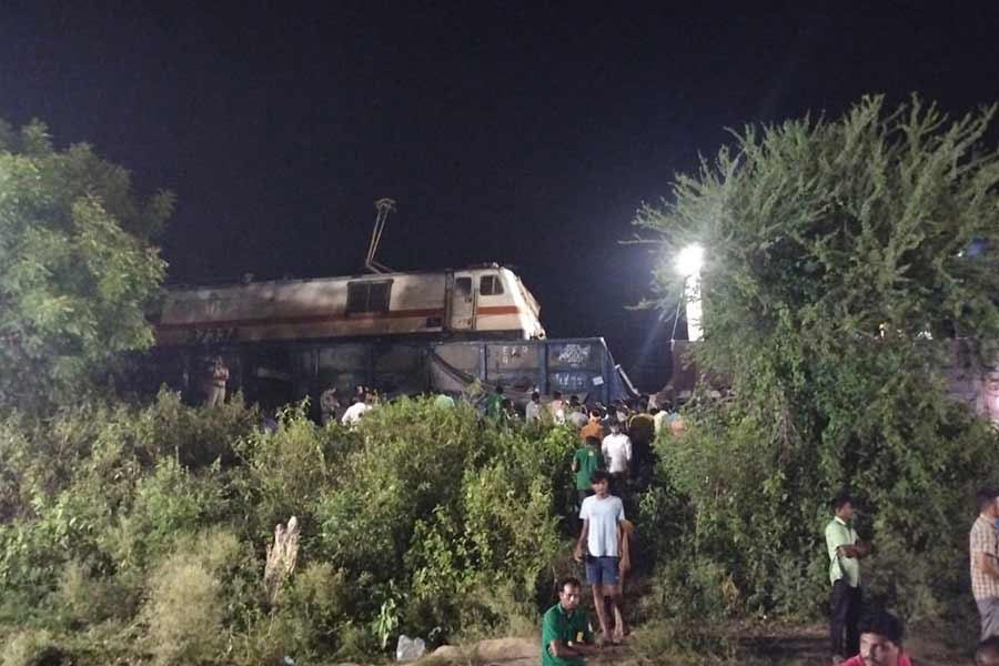 Picture of Coromandel Express after the accident