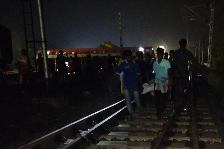 Coromandel Express derailment part by part description