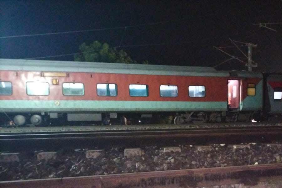 Coromandel Express derailment part by part description