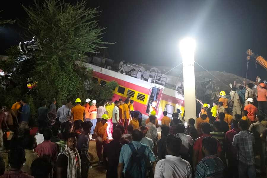 Coromandel Express derailment part by part description