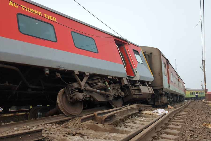 Pictures of Odisha Train accident tragedy with bodies lying around rail line.